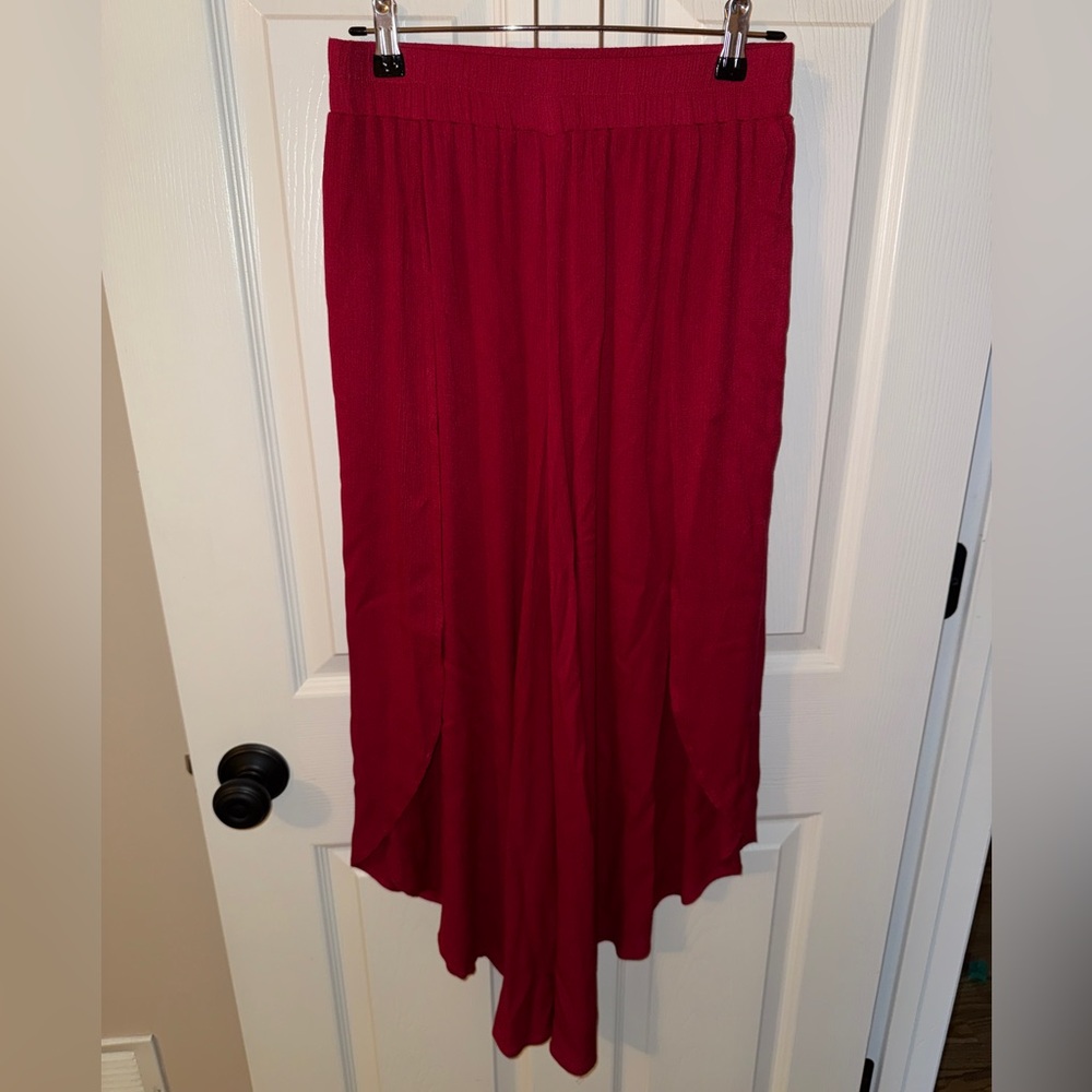 Better Be Women’s High Low Pants in Rich Red